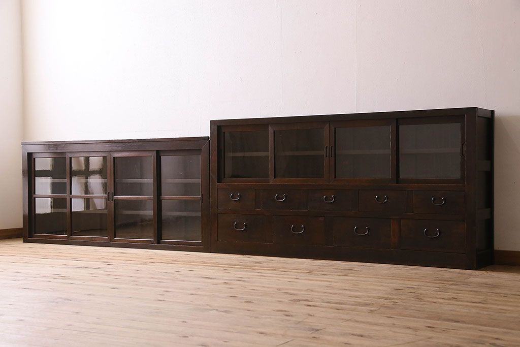 アンティーク家具　和製アンティーク　前面檜材　四枚引き戸の重ね戸棚(収納棚)