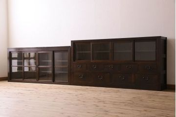 アンティーク家具　和製アンティーク　前面檜材　四枚引き戸の重ね戸棚(収納棚)