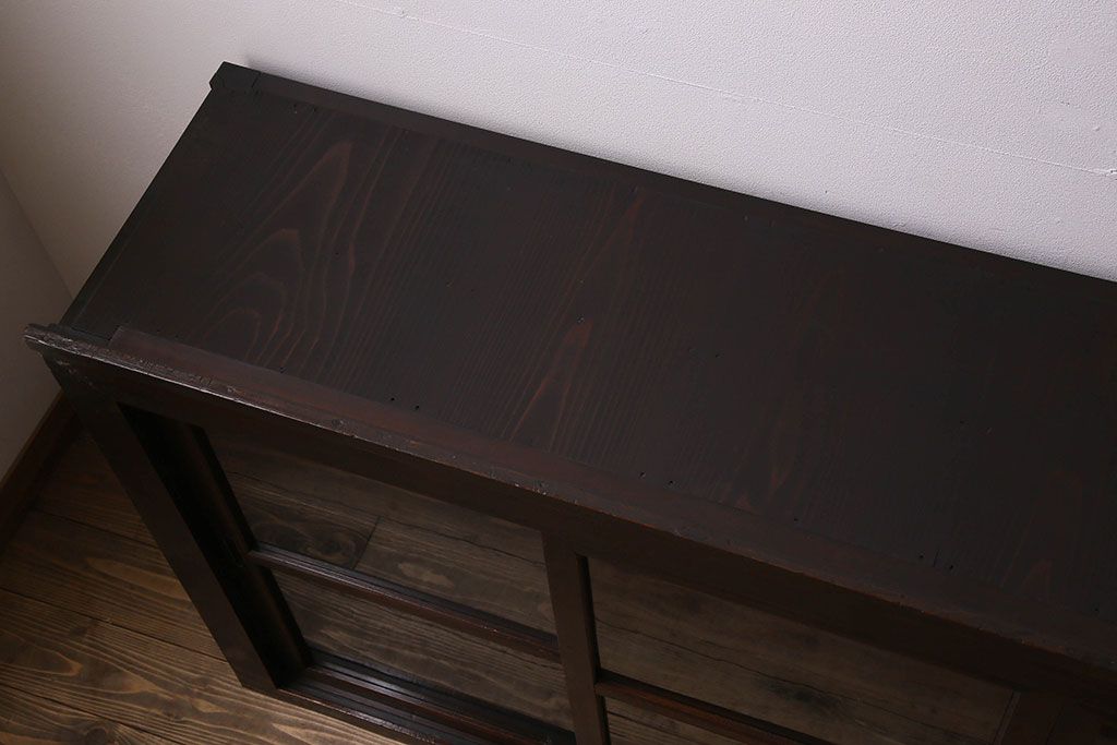 アンティーク家具　和製アンティーク　前面檜材　四枚引き戸の重ね戸棚(収納棚)