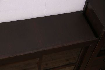 アンティーク家具　和製アンティーク　前面檜材　四枚引き戸の重ね戸棚(収納棚)