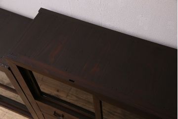 アンティーク家具　和製アンティーク　前面檜材　四枚引き戸の重ね戸棚(収納棚)