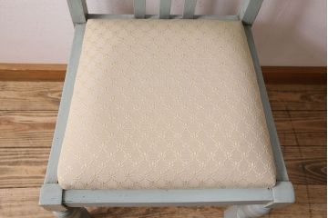 アンティーク家具　オーク材　さわやかなペイントカラーのアンティークチェア(1)