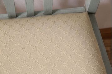 アンティーク家具　オーク材　さわやかなペイントカラーのアンティークチェア(1)