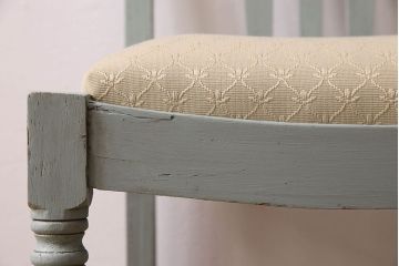 アンティーク家具　オーク材　さわやかなペイントカラーのアンティークチェア(1)