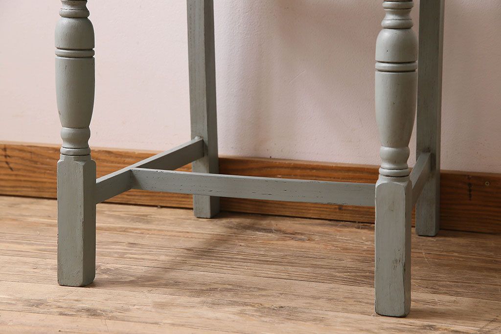 アンティーク家具　オーク材　さわやかなペイントカラーのアンティークチェア(1)