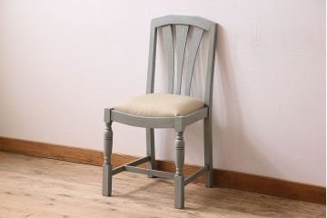 アンティーク家具　オーク材　さわやかなペイントカラーのアンティークチェア(2)