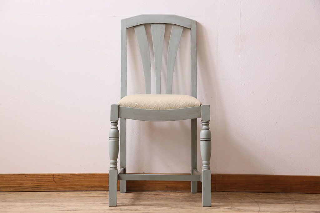アンティーク家具　オーク材　さわやかなペイントカラーのアンティークチェア(2)