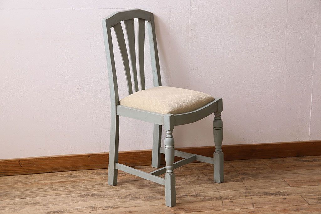 アンティーク家具　オーク材　さわやかなペイントカラーのアンティークチェア(2)