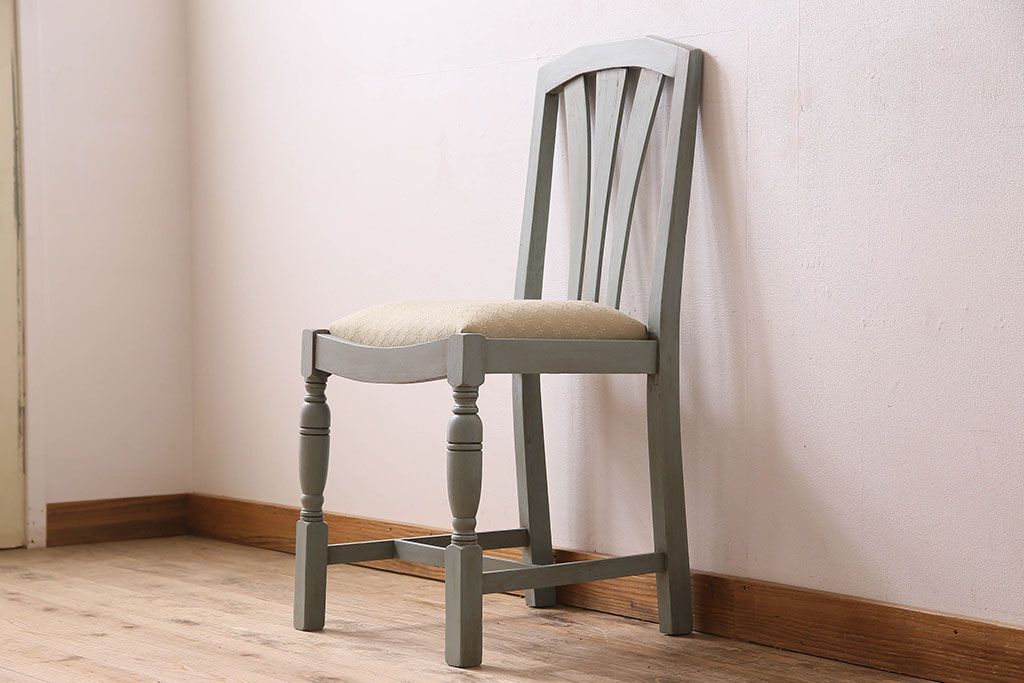 アンティーク家具　オーク材　さわやかなペイントカラーのアンティークチェア(2)