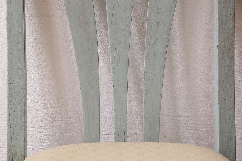 アンティーク家具　オーク材　さわやかなペイントカラーのアンティークチェア(2)