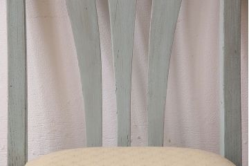 アンティーク家具　オーク材　さわやかなペイントカラーのアンティークチェア(2)