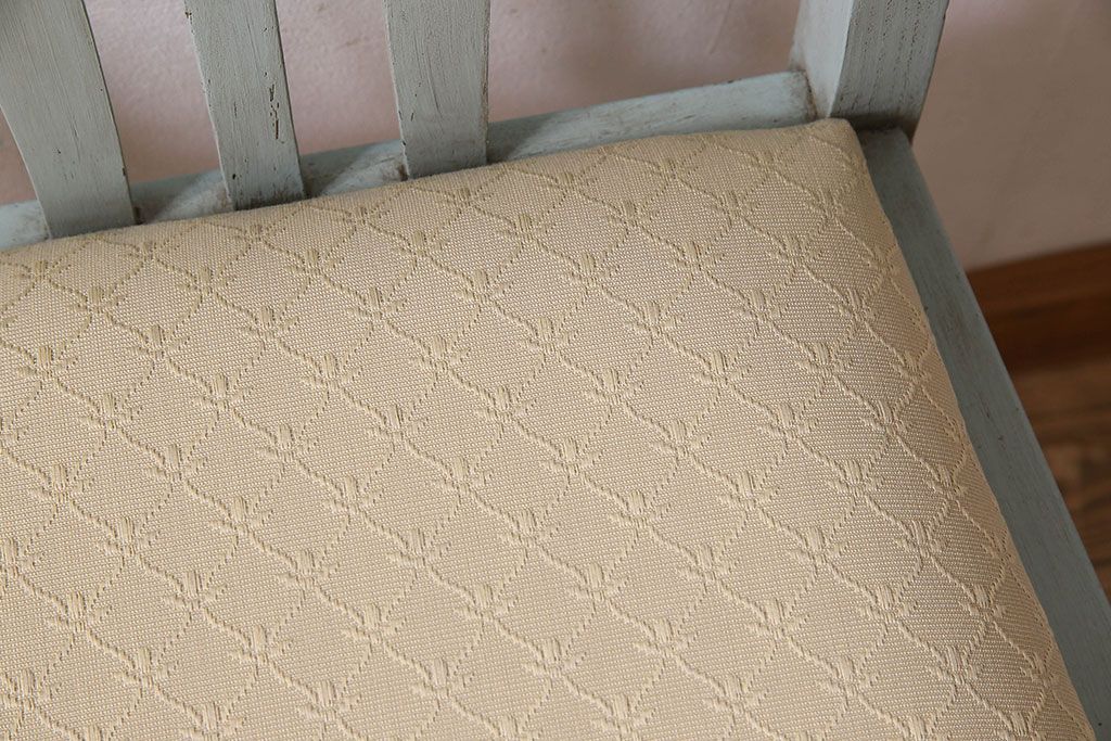 アンティーク家具　オーク材　さわやかなペイントカラーのアンティークチェア(2)