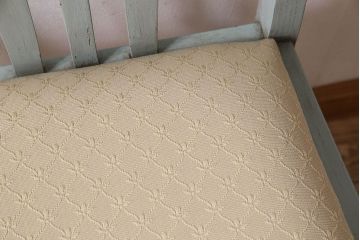 アンティーク家具　オーク材　さわやかなペイントカラーのアンティークチェア(2)