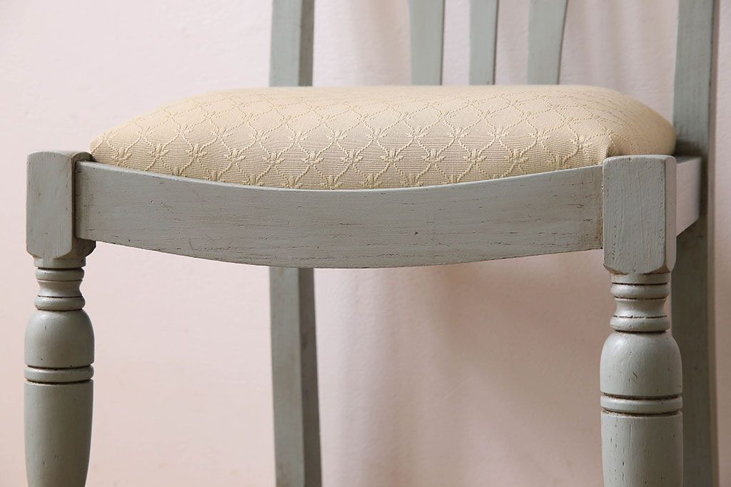 アンティーク家具　オーク材　さわやかなペイントカラーのアンティークチェア(2)