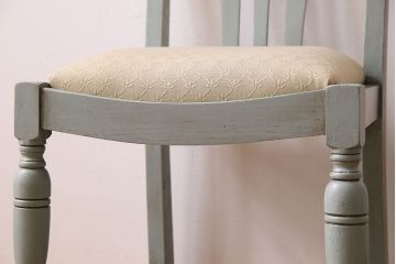 アンティーク家具　オーク材　さわやかなペイントカラーのアンティークチェア(2)