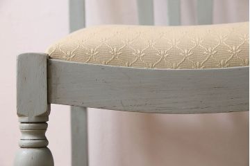 アンティーク家具　オーク材　さわやかなペイントカラーのアンティークチェア(2)