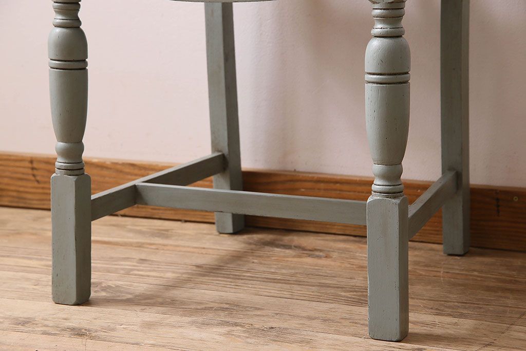 アンティーク家具　オーク材　さわやかなペイントカラーのアンティークチェア(2)