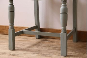 アンティーク家具　オーク材　さわやかなペイントカラーのアンティークチェア(2)