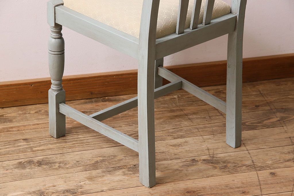 アンティーク家具　オーク材　さわやかなペイントカラーのアンティークチェア(2)