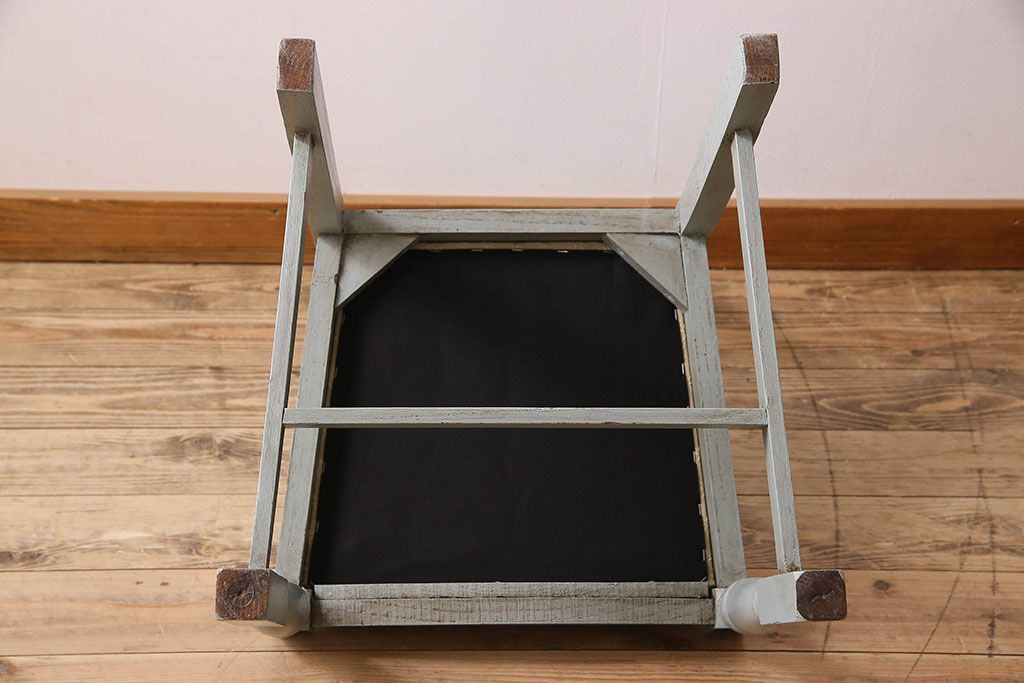 アンティーク家具　オーク材　さわやかなペイントカラーのアンティークチェア(2)