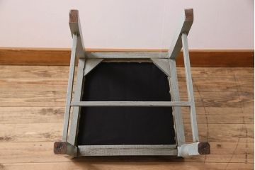 アンティーク家具　オーク材　さわやかなペイントカラーのアンティークチェア(2)