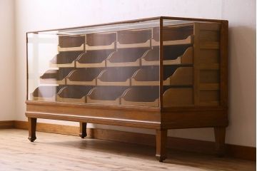 アンティーク家具　1960年頃　イギリスアンティーク　おしゃれなシャツケース(ガラスケース、ショーケース)