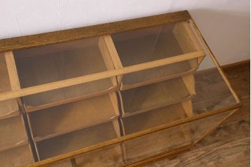 アンティーク家具　1960年頃　イギリスアンティーク　おしゃれなシャツケース(ガラスケース、ショーケース)