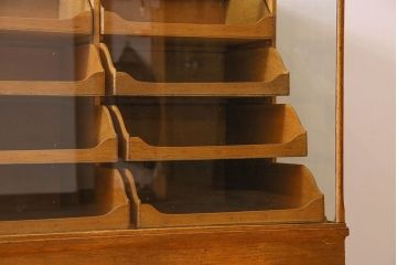 アンティーク家具　1960年頃　イギリスアンティーク　おしゃれなシャツケース(ガラスケース、ショーケース)