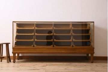 アンティーク家具　1960年頃　イギリスアンティーク　おしゃれなシャツケース(ガラスケース、ショーケース)