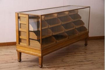アンティーク家具　1960年頃　イギリスアンティーク　おしゃれなシャツケース(ガラスケース、ショーケース)