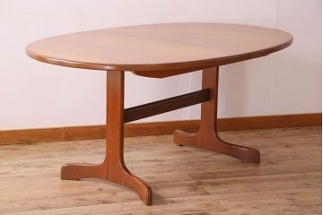 ヴィンテージ家具　北欧ビンテージ　G-PLAN(ジープラン) ウォールナット材製　シンプルなエクステンションテーブル(2)