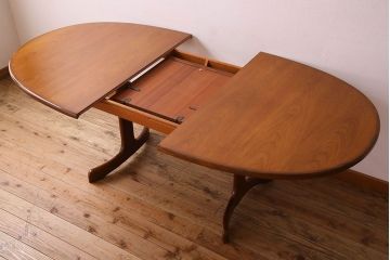 ヴィンテージ家具　北欧ビンテージ　G-PLAN(ジープラン) ウォールナット材製　シンプルなエクステンションテーブル(2)