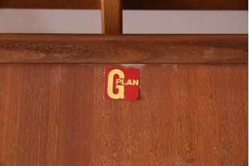 ヴィンテージ家具　北欧ビンテージ　G-PLAN(ジープラン) ウォールナット材製　シンプルなエクステンションテーブル(2)