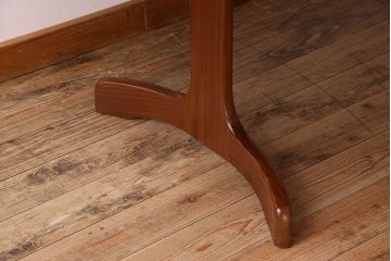 ヴィンテージ家具　北欧ビンテージ　G-PLAN(ジープラン) ウォールナット材製　シンプルなエクステンションテーブル(2)