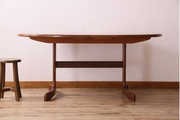 ヴィンテージ家具　北欧ビンテージ　G-PLAN(ジープラン) ウォールナット材製　シンプルなエクステンションテーブル(2)