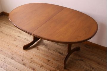 ヴィンテージ家具　北欧ビンテージ　G-PLAN(ジープラン) ウォールナット材製　シンプルなエクステンションテーブル(2)