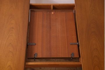 ヴィンテージ家具　北欧ビンテージ　G-PLAN(ジープラン) ウォールナット材製　シンプルなエクステンションテーブル(2)