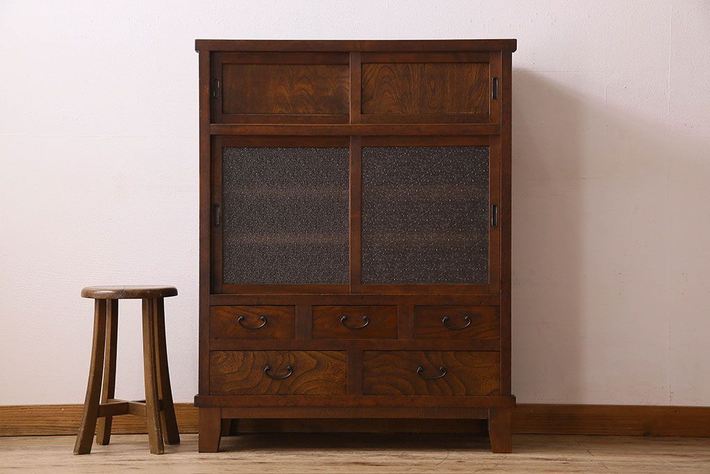 アンティーク家具　和製アンティーク　人気のダイヤガラス入り収納棚(戸棚、食器棚)