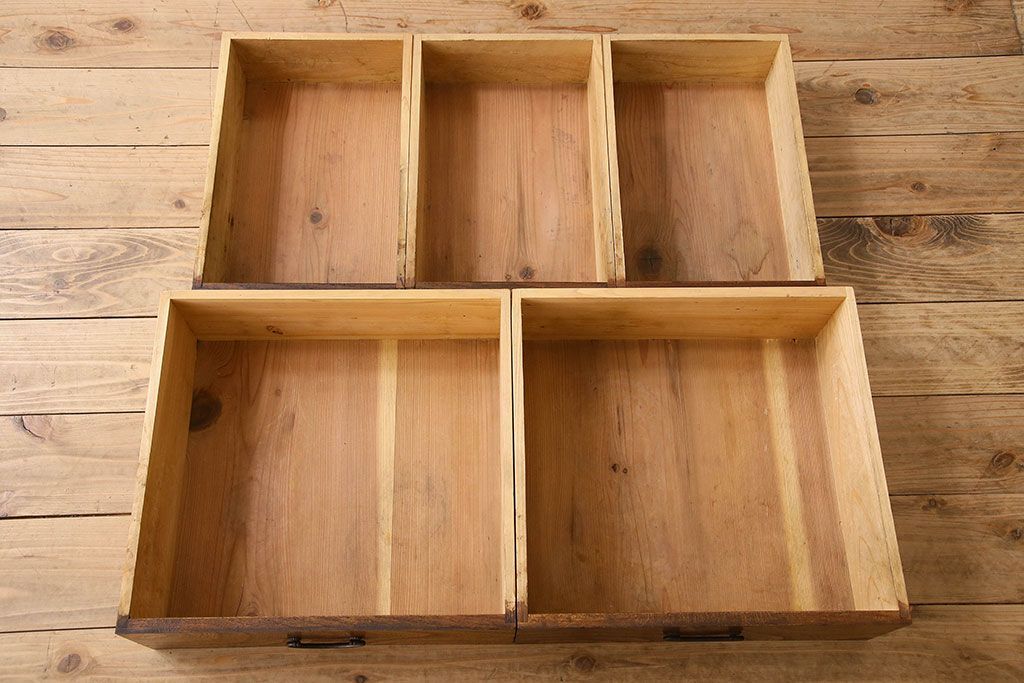 アンティーク家具　和製アンティーク　人気のダイヤガラス入り収納棚(戸棚、食器棚)