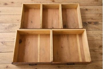 アンティーク家具　和製アンティーク　人気のダイヤガラス入り収納棚(戸棚、食器棚)