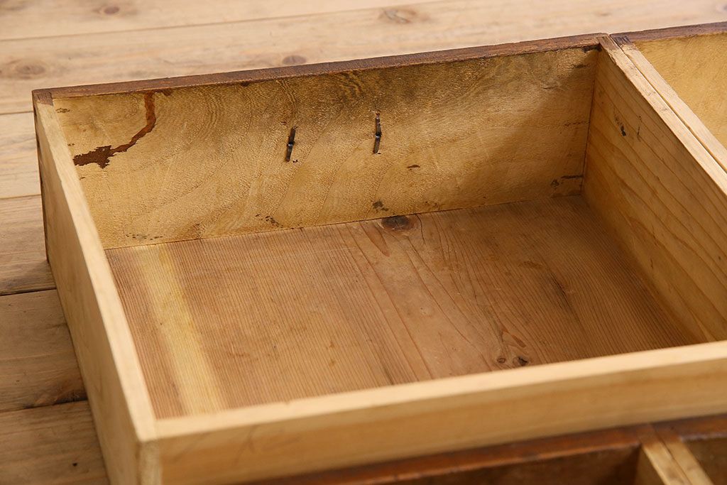 アンティーク家具　和製アンティーク　人気のダイヤガラス入り収納棚(戸棚、食器棚)