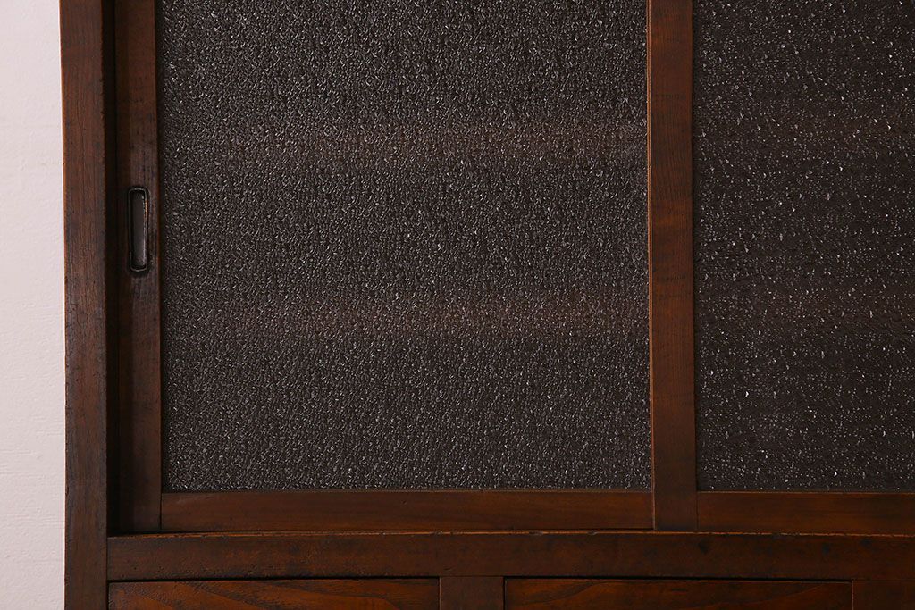 アンティーク家具　和製アンティーク　人気のダイヤガラス入り収納棚(戸棚、食器棚)