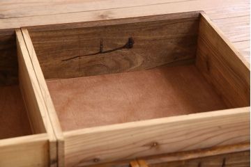 アンティーク家具　前面栗材　人気のモールガラス入りの収納棚(戸棚、食器棚)
