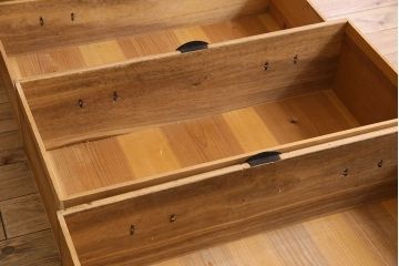 アンティーク家具　 和製アンティーク　前面桐材製の小振りな重ね二本松箪笥(衣装箪笥、桐箪笥、桐たんす)