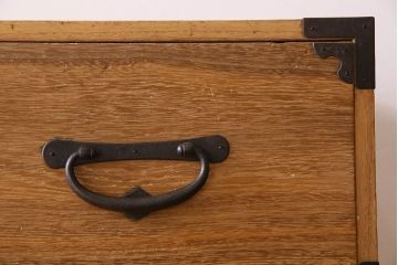 アンティーク家具　 和製アンティーク　前面桐材製の小振りな重ね二本松箪笥(衣装箪笥、桐箪笥、桐たんす)