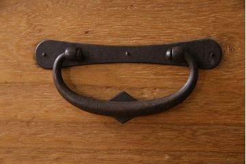 アンティーク家具　 和製アンティーク　前面桐材製の小振りな重ね二本松箪笥(衣装箪笥、桐箪笥、桐たんす)