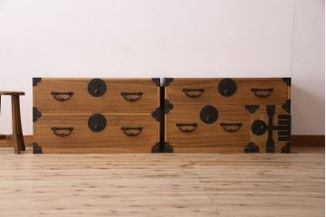 アンティーク家具　 和製アンティーク　前面桐材製の小振りな重ね二本松箪笥(衣装箪笥、桐箪笥、桐たんす)