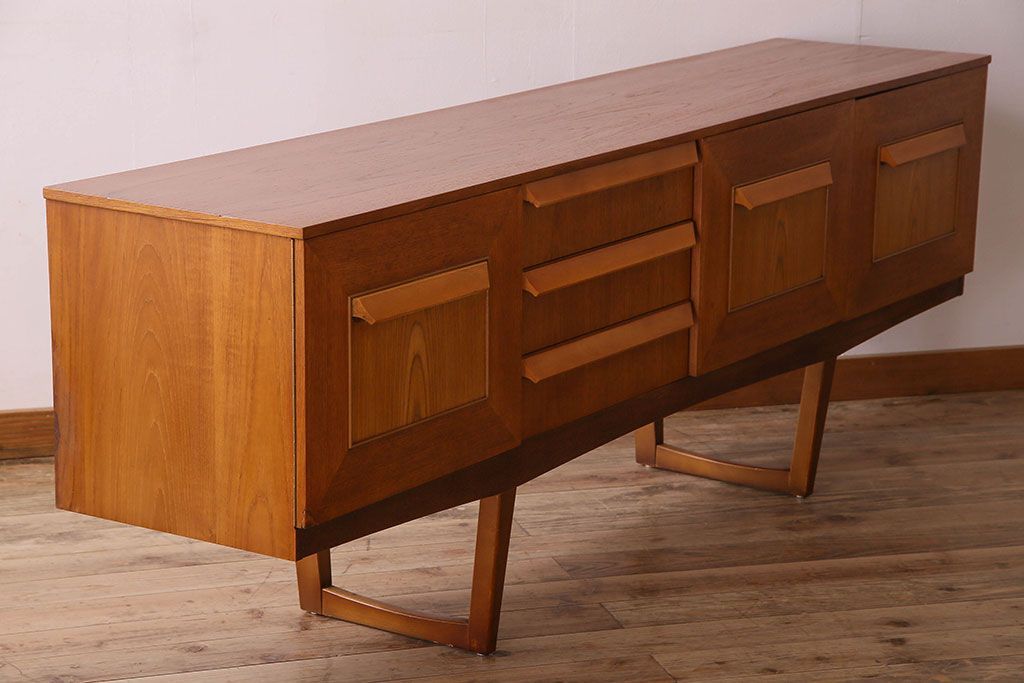 北欧家具　オーク材　Stonehill(ストーンヒル)製のサイドボード(サイドキャビネット)