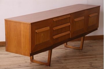 北欧家具　オーク材　Stonehill(ストーンヒル)製のサイドボード(サイドキャビネット)