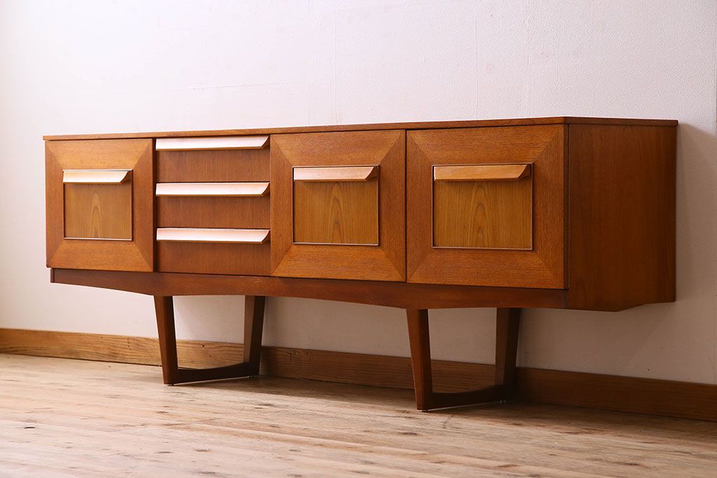 北欧家具　オーク材　Stonehill(ストーンヒル)製のサイドボード(サイドキャビネット)